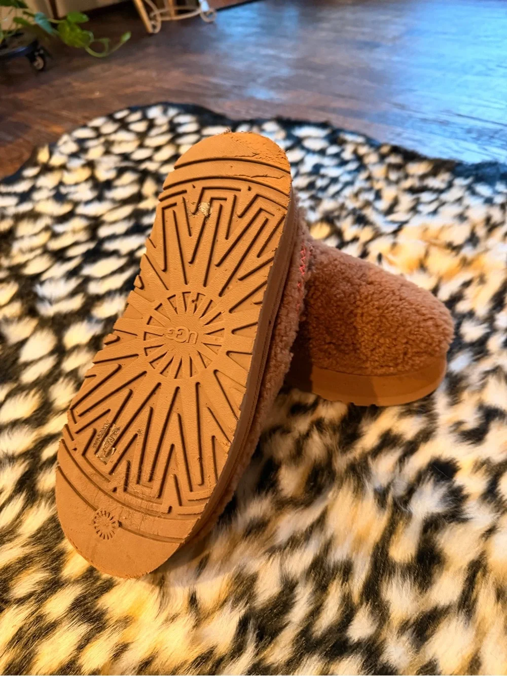 UGG Tazz heritage slip on